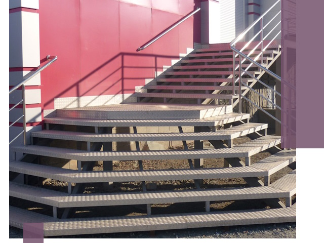 Лестницы для магазина в Дубне — изготовление и монтаж