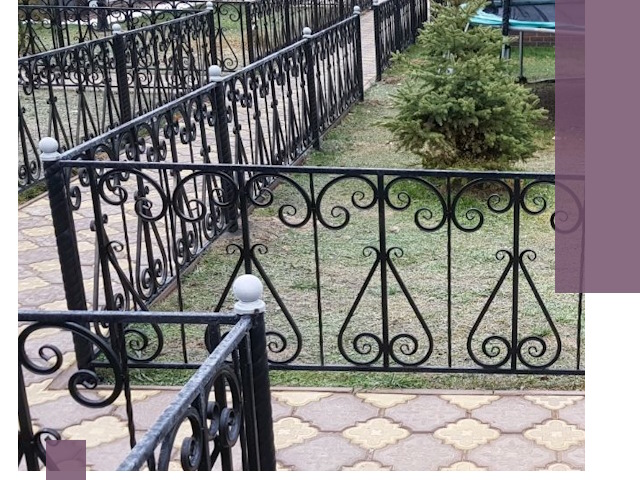 Кованые газонные ограждения под ключ в Дубне